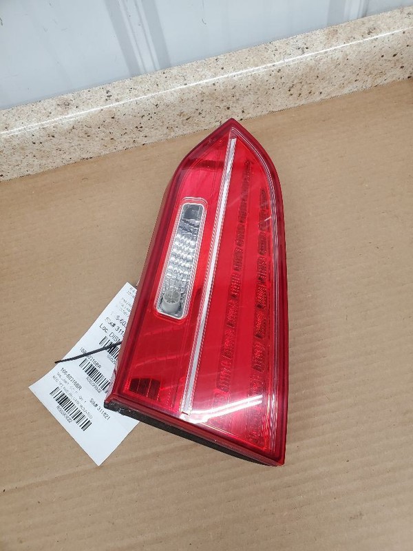 Passenger Tail Light SWB Sport Incandescent Bulb Fits 13-16 SANTA FE 293822