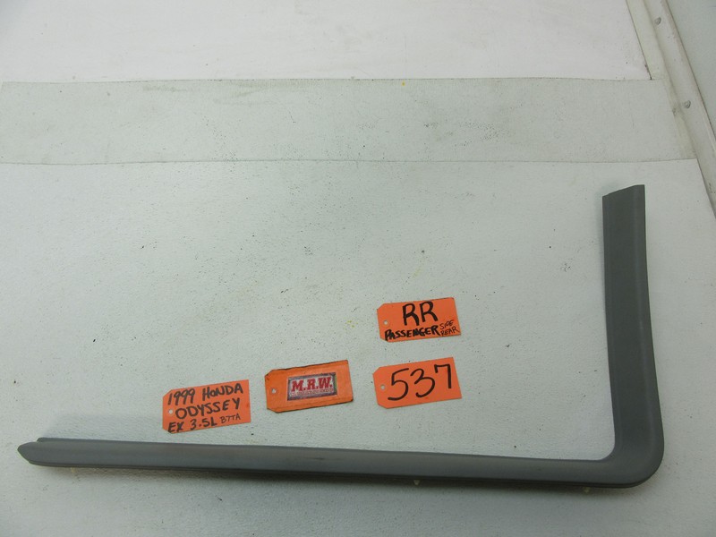 RIGHT REAR DOOR PANEL GLASS WINDOW TRIM COVER RR RH R SIDE for 99-04 ODYSSEY