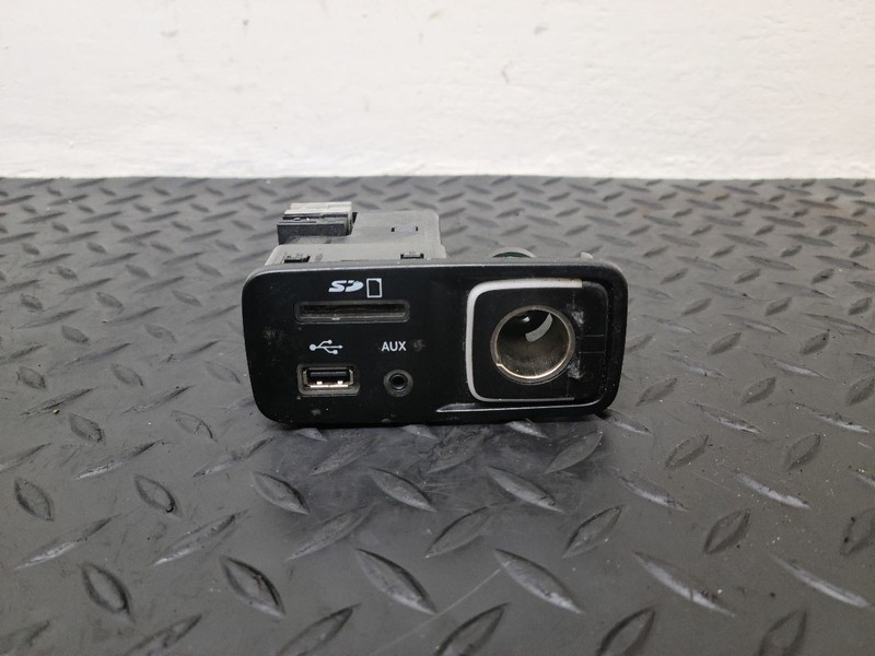 14-18 Jeep Cherokee Hub Media Center OEM 68146071AC