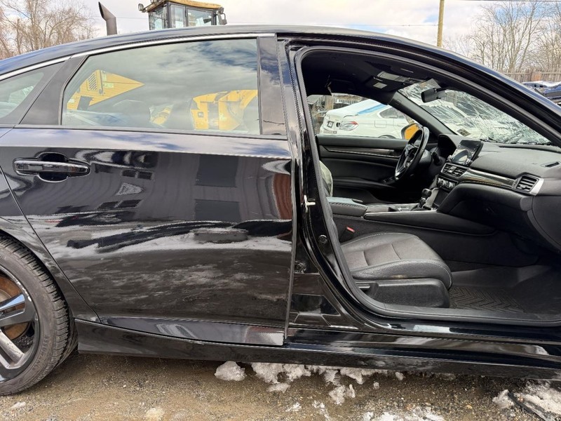 2018-2020 Honda Accord Right Passenger Side Rocker With Post Black