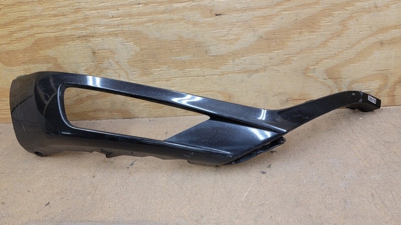 2015 16 17 2018 Volvo XC90 Front Bumper Lower Fog Garnish Finish Trim Right OEM