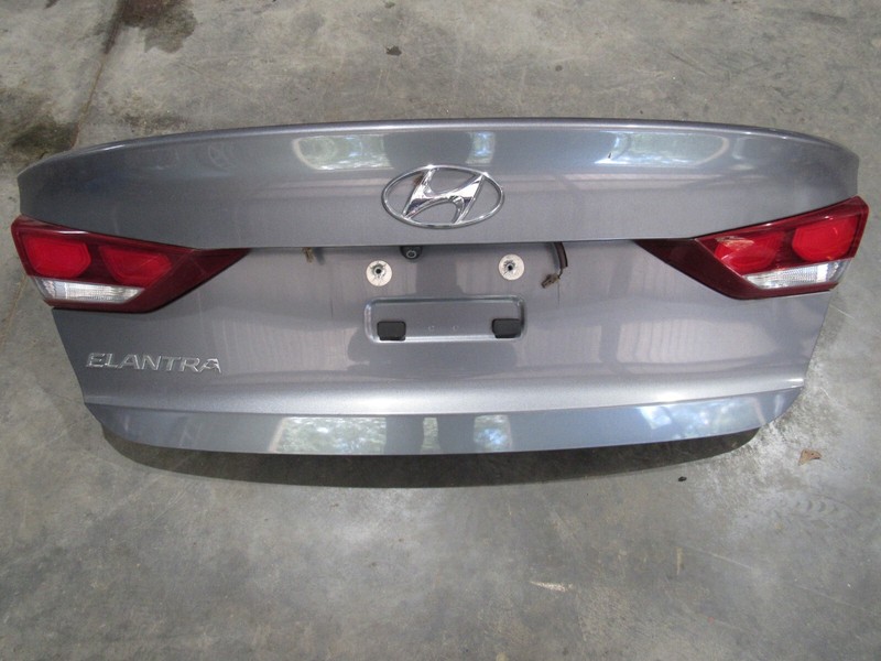 17 18 HYUNDAI ELANTRA TRUNK DECKLID/TAILGATE US BUILT INCANDESCENT TAIL LAMP