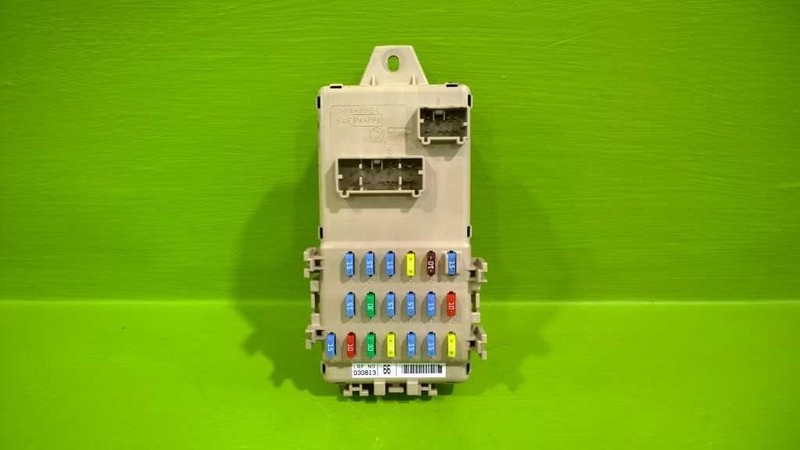 04 BAJA CABIN FUSE RELAY BOX OEM 3597-31