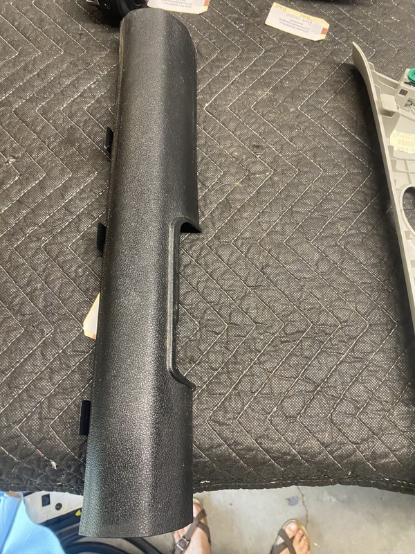 2019 Kia Sorento L Left Front Scuff Plate OEM 85870-C6000WK