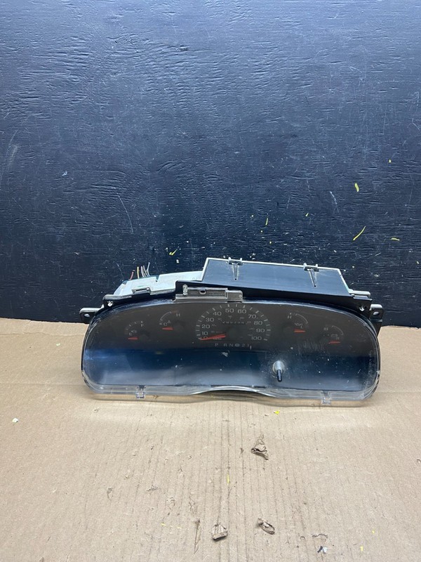2001 - 2002 Ford Econoline E250 E350 Van Speedometer Instrument Cluster t1960 DG