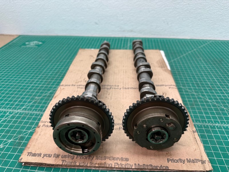 14-19 Mercedes CLA250 C117 M270 engine INTAKE CAMSHAFT OEM