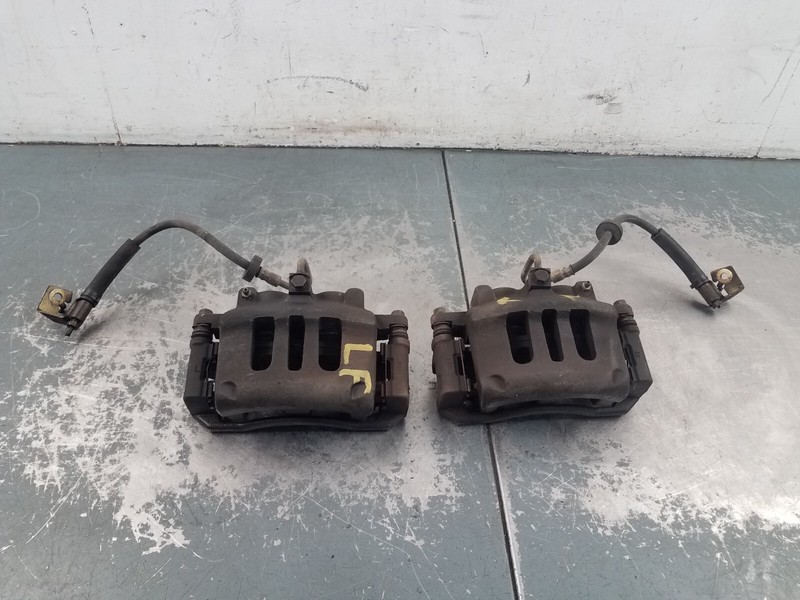 2003 03 04 Mercury Marauder Front Brake Caliper Set #6832 D6