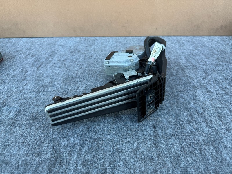 INFINITI M35H M37 M56 Q70 2011-2019 OEM TRAVEL ADAPTIVE GAS PEDAL ACTUATOR ASSY