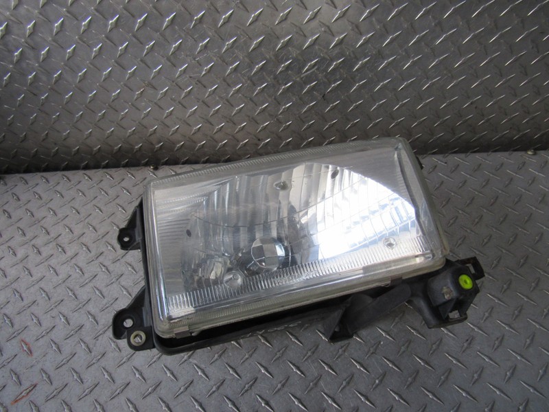 99 00 01 02 TOYOTA 4RUNNER RIGHT PASSENGER FRONT HEADLIGHT LAMP 4DR WGN