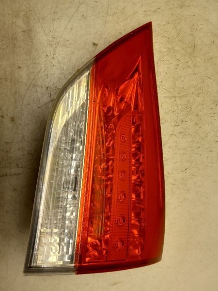 11-14 TOYOTA SIENNA PASSENGER SIDE REAR LIFTGATE TAIL LIGHT ASSEMBLY