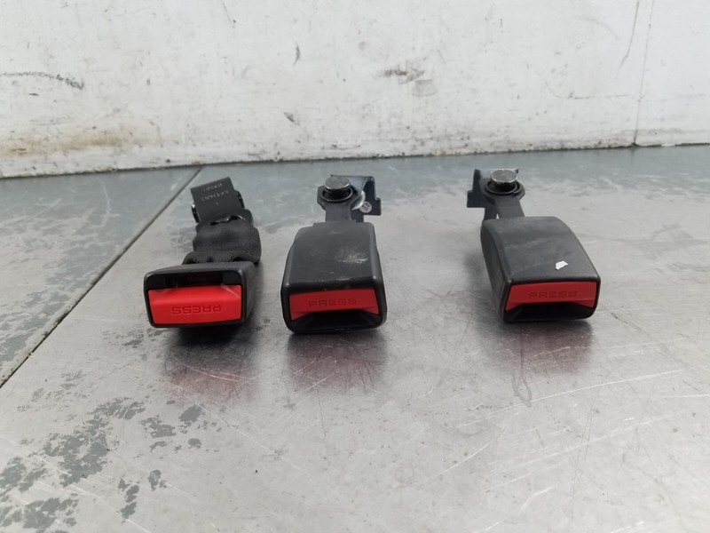 2015 BMW X5M F85 Rear Seat Belt Buckles - 3 #9227 VV5