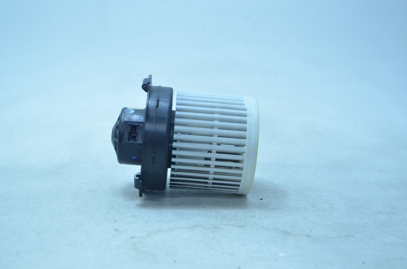 18-19 NISSAN VERSA NOTE 1.6L AC HEATER BLOWER MOTOR FAN OEM