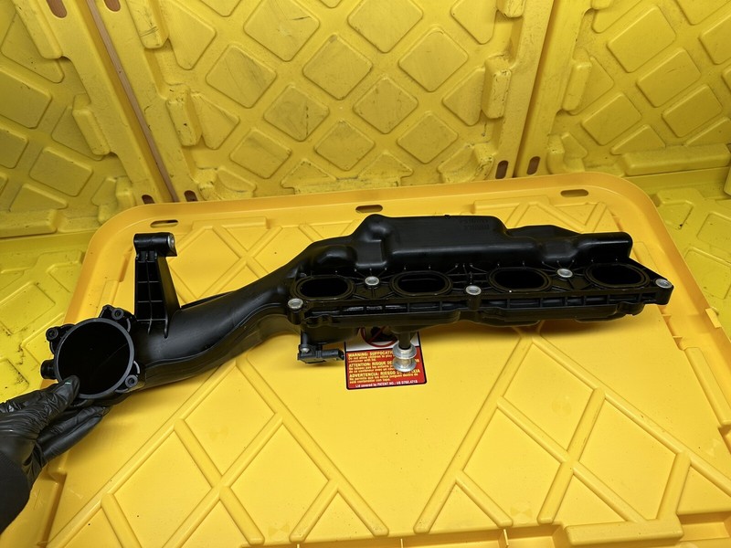 2013-2019 BMW F06 X5 550i 650i 750i Right Engine Intake Manifold Unit 70517233