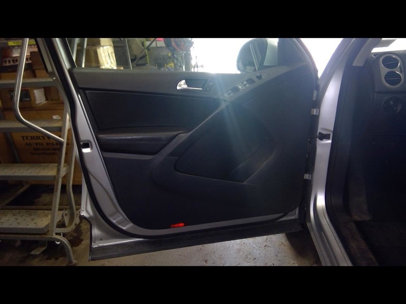 2010 TIGUAN Driver Left Front Door Trim Panel 1632951