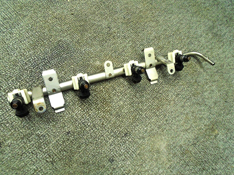 FUEL DELIVERY PIPE ASSY 1 w INJECTORS 6AW-13160-00-00 YAMAHA '07-'11 F300-350 HP