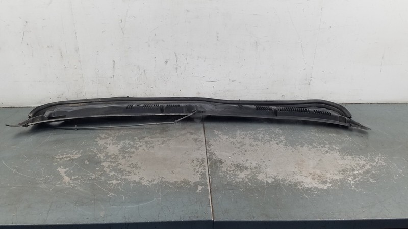 2004 03 04 Mercury Marauder Windshield Cowl #2369 VV6