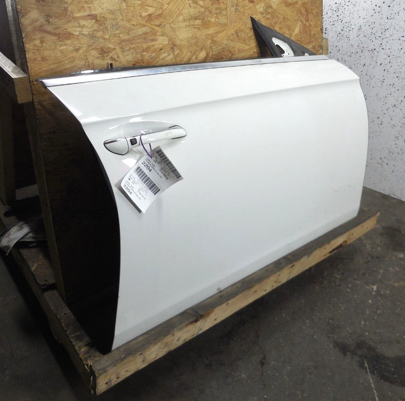 2007-2011 Mercedes Benz CLS550 Front Door Assembly Passenger Right OEM White 650