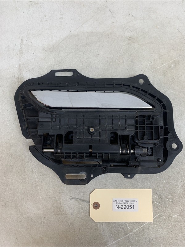 12-16 Tesla Model S Outside Door Handle 1133398-00A 29051 B151