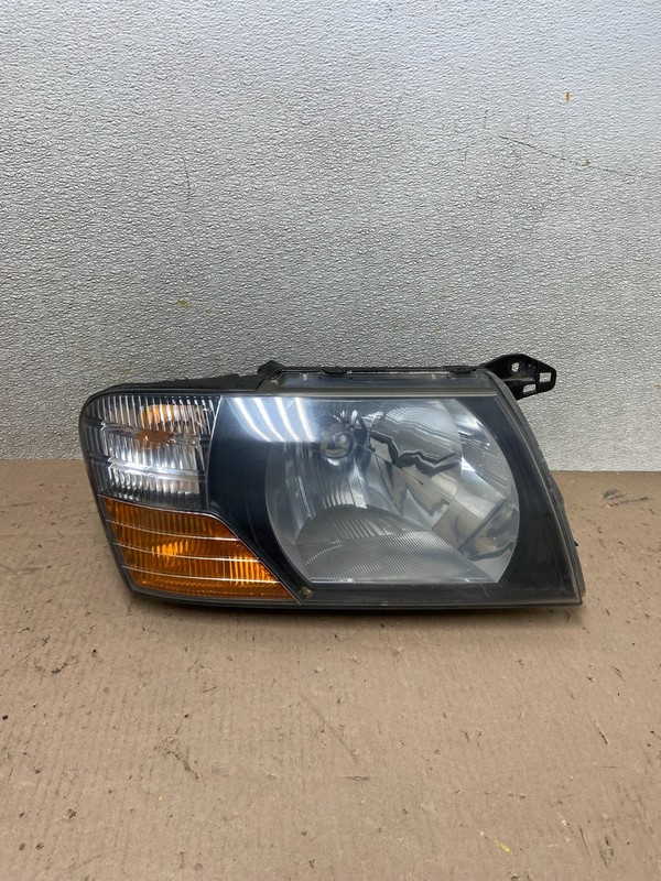 2000 to 2004 Mitsubishi Montero Pajero Right Passenger RH Headlight AA0454 DW