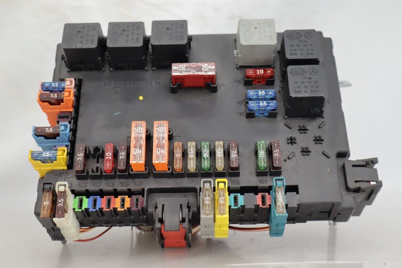 10-13 Mercedes W221 S550 S63 AMG Rear Sam Fuse Box Relay Control 2219006902 OEM