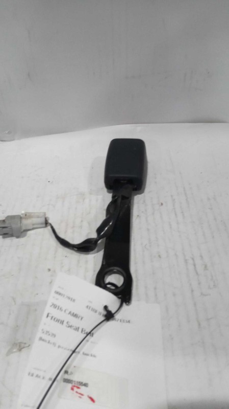 2016 Toyota Camry Used Seat Belt OEM Silver 4DR Passenger Buckle 132k Miles