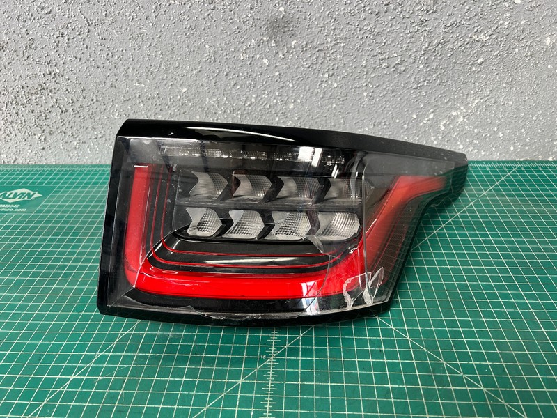DAMAGED 18-22 Range Rover L494 REAR RIGHT PASSENGER SIDE OUTER LED TAIL LIGHT OE