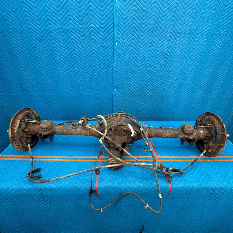 1991–1995 Geo Tracker 4WD Rear Axle Assembly With Drum Brakes OEM