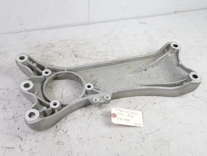 2014 - 2017 MASERATI GHIBLI AUTO TRANSMISSION GEARBOX MOUNT BRACKET OEM 52K