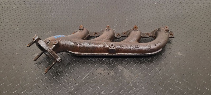 02-14 Cadillac Escalade Left Driver Exhaust Manifold OEM 12616285