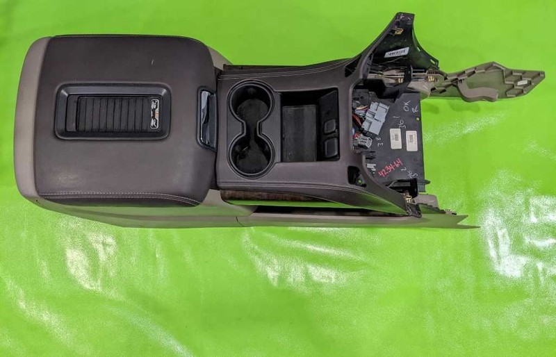 16-20 TAHOE CENTER CONSOLE W/HEATED SEAT W/WIRELESS CHARGER OEM 4234-64