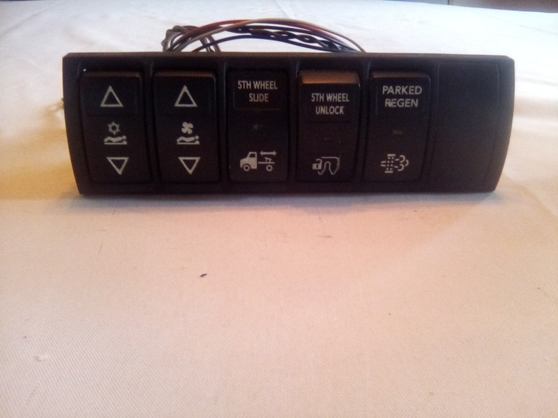 International LT 4057689C3 Switch Panel