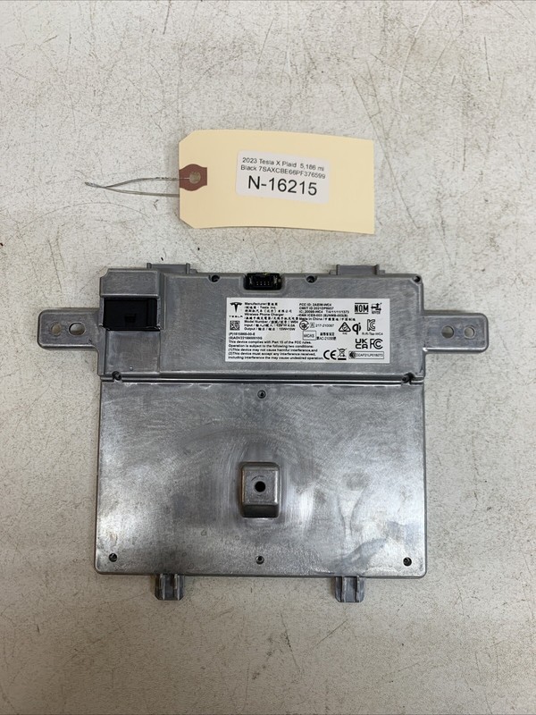 TESLA XInductive WIRELESS CHARGERCONSOLE1615868-00-E 16215 B114
