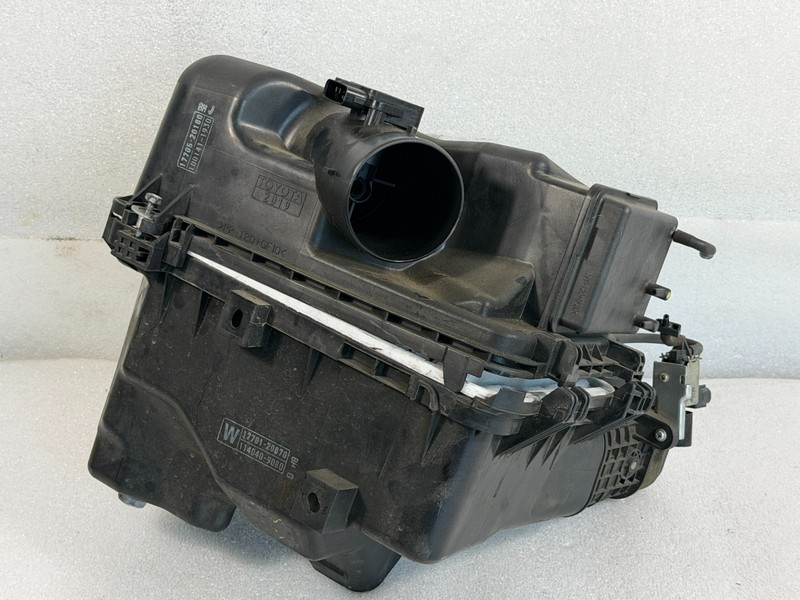 2004 2005 2006 LEXUS ES330 AIR INTAKE CLEANER BOX FILTER HOUSING 17701-20070