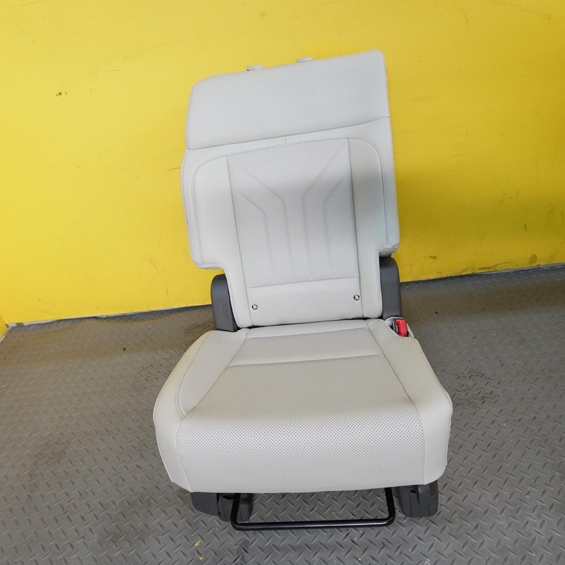2024-2025 HYUNDAI SANTA FE RIGHT REAR 2ND ROW SEAT OEM WHITE
