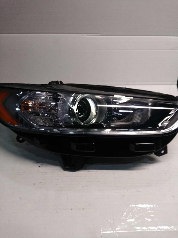 2016 Ford Fusion Right Blue Headlight Assembly Aftermarket 515253 112K Miles