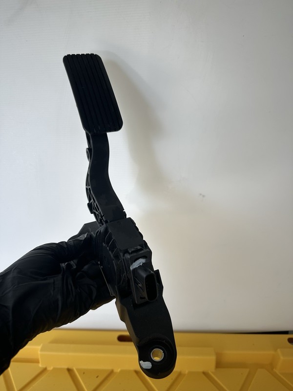 2019 KIA FORTE LEFT SIDE FLOOR ACCELERATOR GAS THROTTLE BODY PEDAL OEM