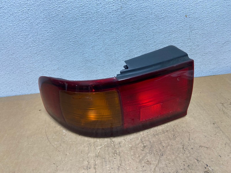 1995 - 1996 Toyota Camry Sedan Left Driver Side Lh Tail Light Lamp Oem AD0600 LK