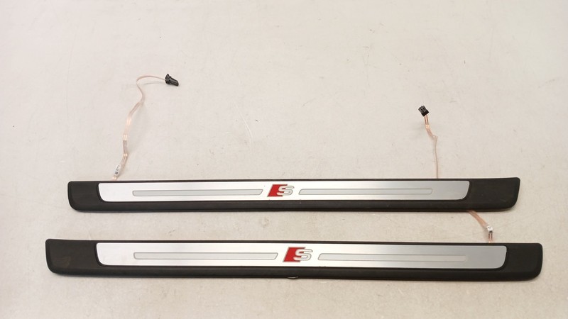 17-24 AUDI B9 A4 S4 A5 S5 SPORTBACK ILLUMINATED DOOR SILL TRIM FRONT OEM 08152C