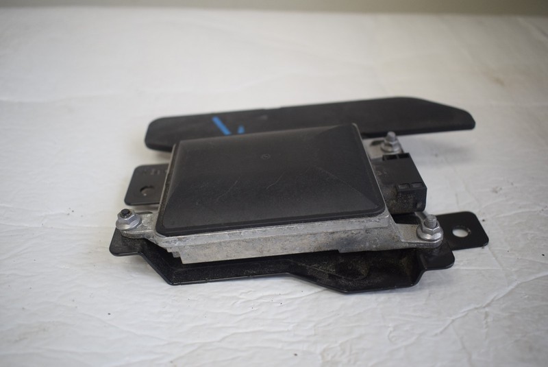 Hyundai G80 Left Driver Side Blind spot Alert Module 95811-B1500 OEM