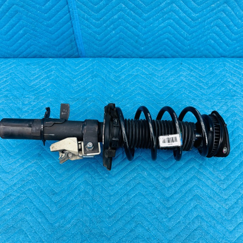 2012–2018 Ford Focus 2.0L Front Right Strut Assembly OEM CV615310SKB