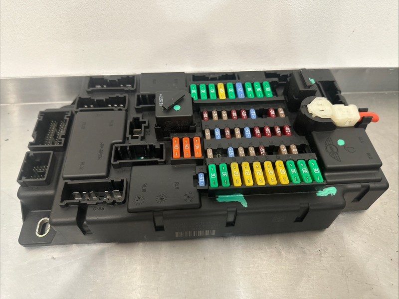 2010-15 Mini Cooper Countryman R60 BCM Body Control Module Fuse Box 6135 9811672