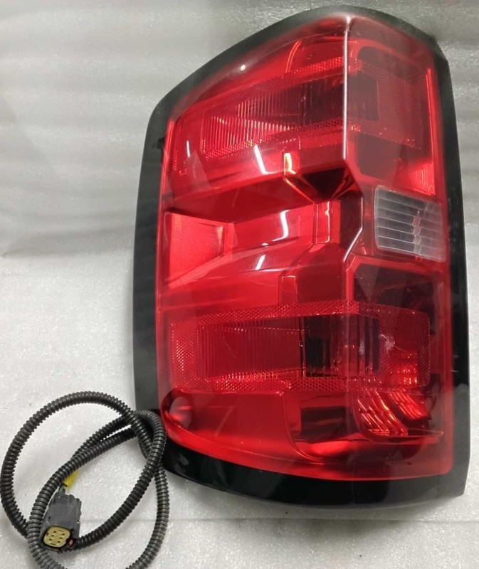 2016-2019 Chevrolet Silverado 2500 3500 SRW LH Taillight 2773 84019503