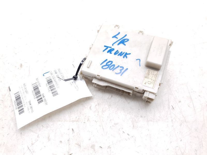 06 07 08 09 10 11 LEXUS GS350 TRUNK FUSE JUNCTION BOX ASSEMBLY