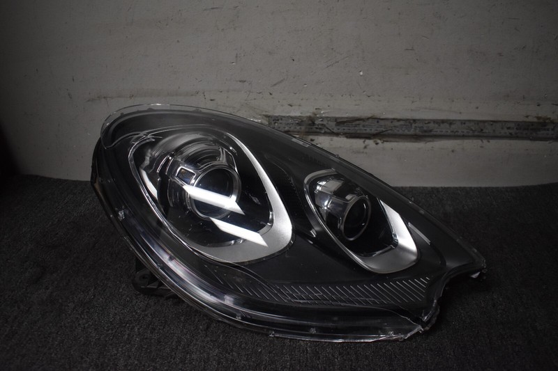 2015-2018 PORSCHE MACAN HEADLIGHT LED RIGHT SIDE FACTORY OEM
