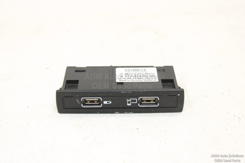 14-19 MERCEDES CLA250 C117 CENTER CONSOLE DUAL USB CHARGING PORT OEM A1728202200