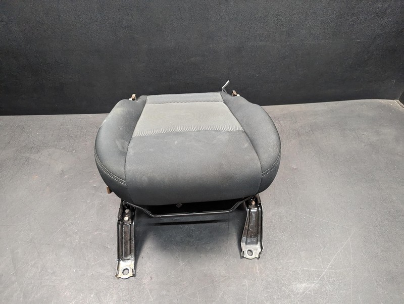 Front Right Seat Lower Frame w/ Cushion 2018 Nissan Pathfinder 2017 2019 2020
