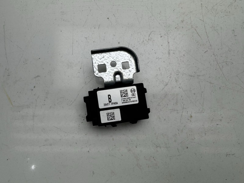 2018-2019 NISSAN ROGUE SPORT THEFT LOCKING GATEWAY MODULE 284T1-7FH0A OEM