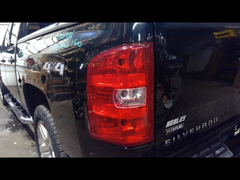 Driver Tail Light Pickup With Box DRW Fits 07-14 SIERRA 3500 PICKUP 1669634