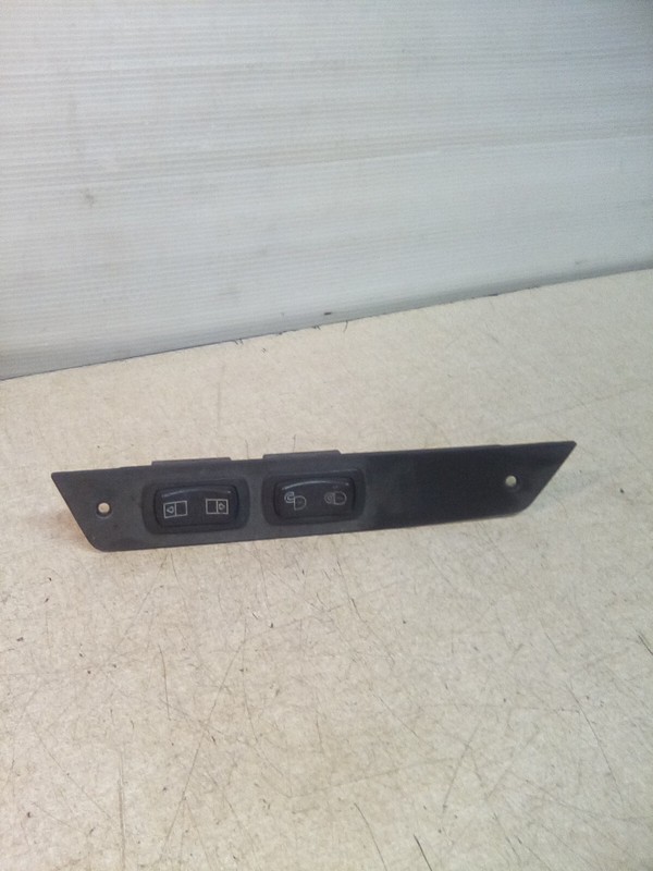 2016 Mack RH 71RU3359M Window Switch Panel