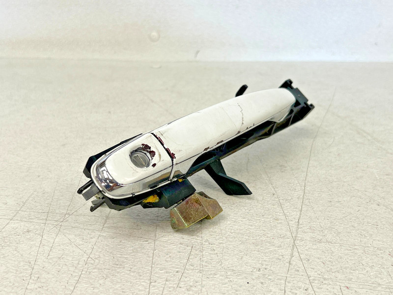 ⭐2004-2006 LEXUS LS430 FRONT LEFT, LH EXTERIOR DOOR HANDLE WHITE OEM LOT2646